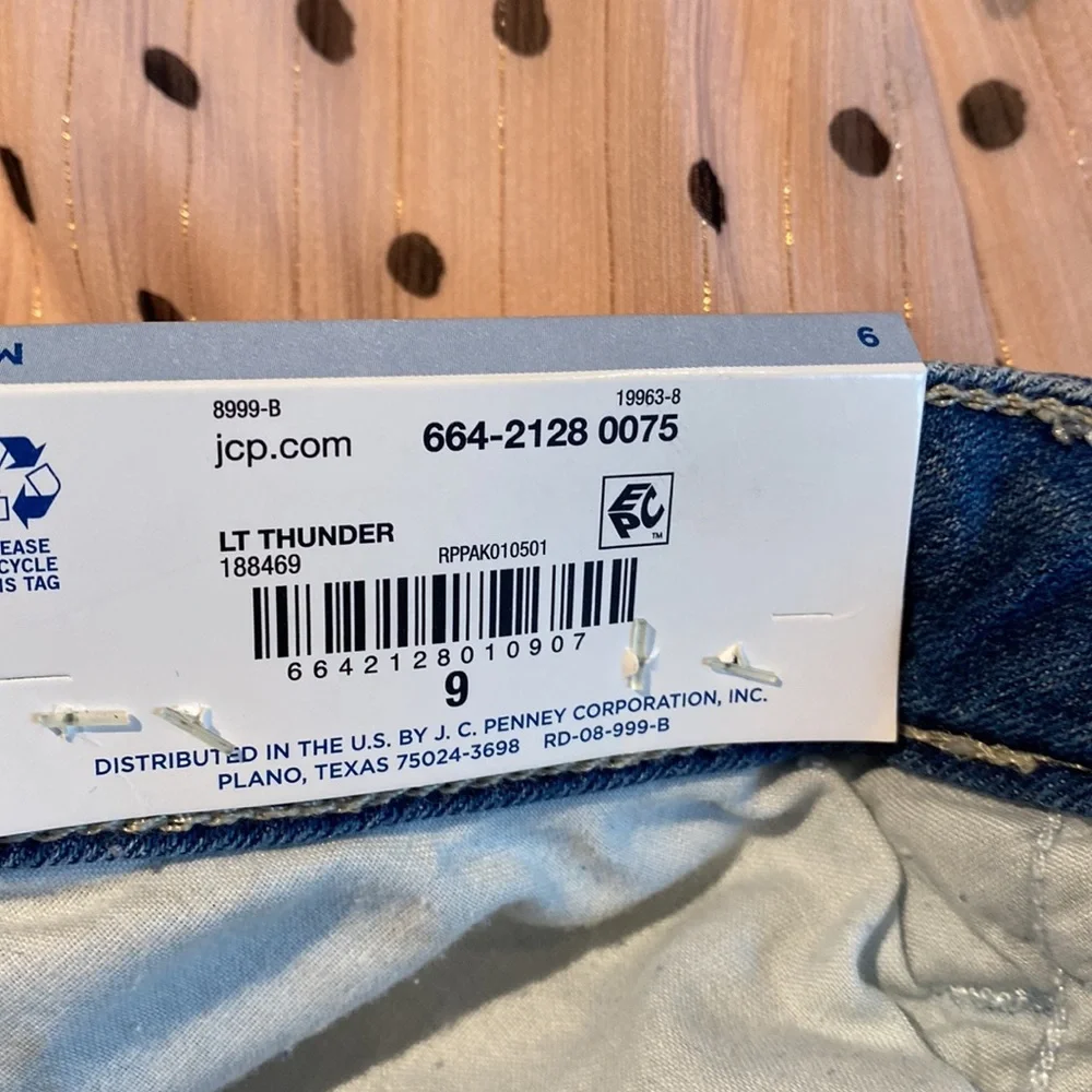 Denim shorts - Picture 6 of 6